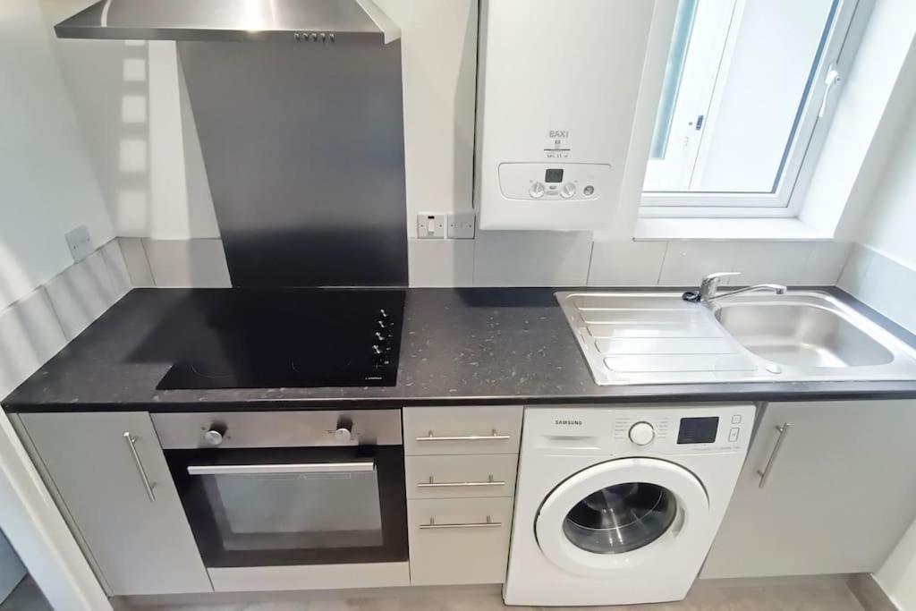 Cntrl Reading Modernized 3 Bedroom House エクステリア 写真