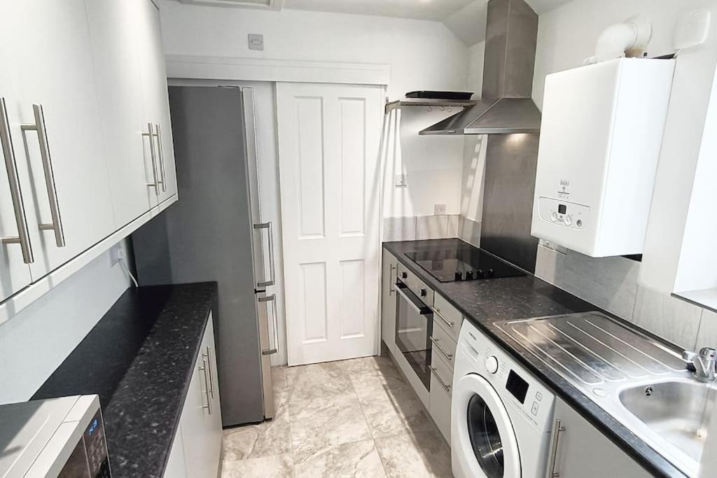 Cntrl Reading Modernized 3 Bedroom House エクステリア 写真